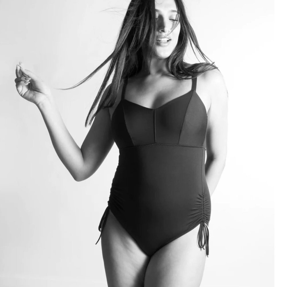 Malia Mills Mariska Black One Piece Swimsuit w Ruched Sides size 8 (C/D cup)